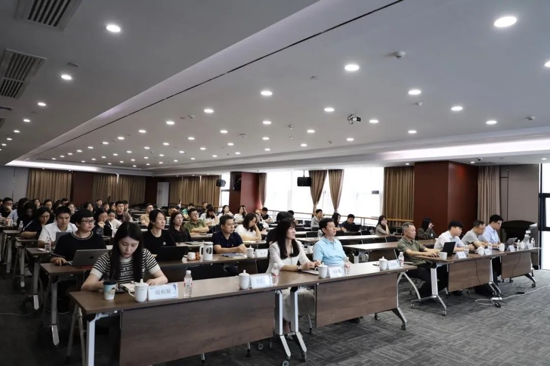 中信恒泰集團組織開展新質(zhì)生產(chǎn)力及新政策、新形勢下招投標工作應(yīng)對策略專題培訓(xùn)